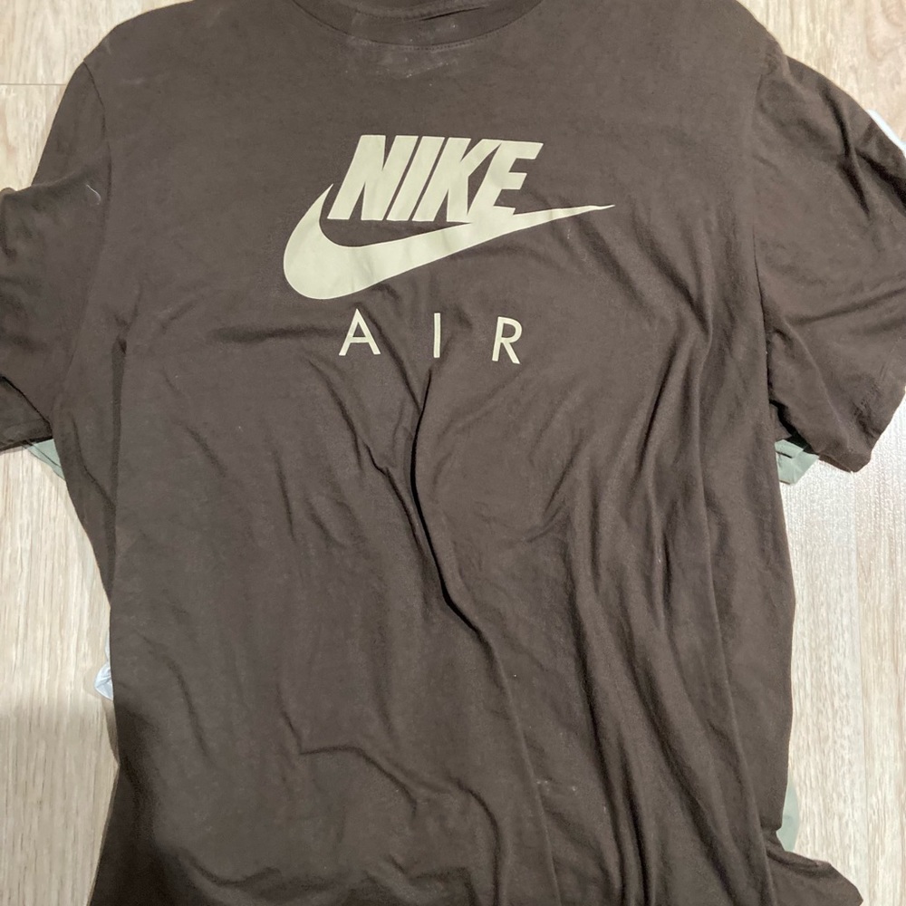 Nike brown big logo tee